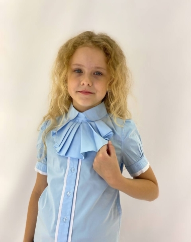 Блузка голубая 